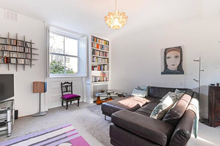 2 Bedroom Flat To Rent In Herchell Mews, Denmark Hill, London, SE5