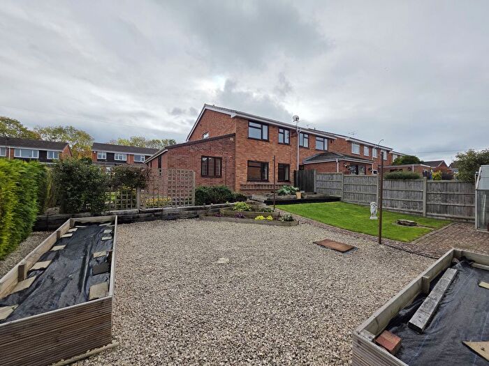 3 Bedroom Semi-Detached House For Sale In Stowe Drive, Southam, CV47