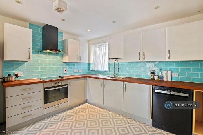 2 Bedroom Flat To Rent In Gray Court, London, E1