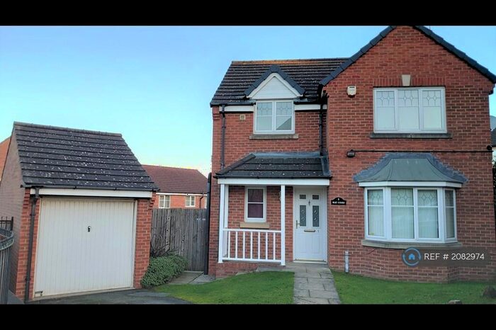 3 Bedroom Detached House To Rent In May Court, Leeds, LS27