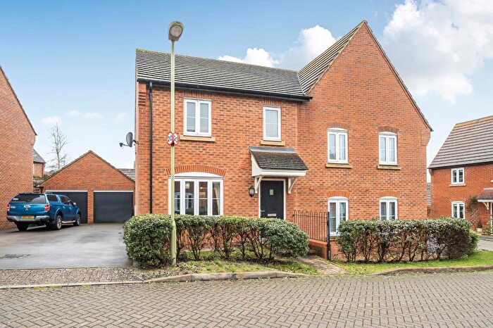3 Bedroom Semi Detached House For Sale In Lisa Head Avenue, Didcot, OX11