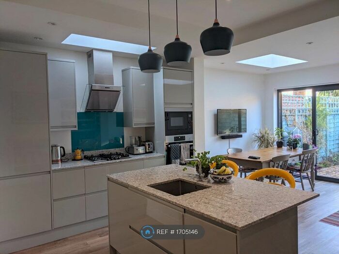 2 Bedroom Flat To Rent In Adelaide Road, London, W13