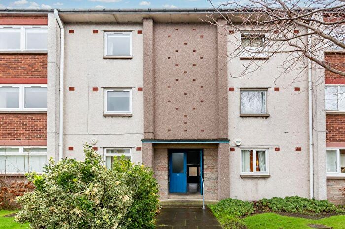 2 Bedroom Flat For Sale In C Silverknowes View, Edinburgh, EH4