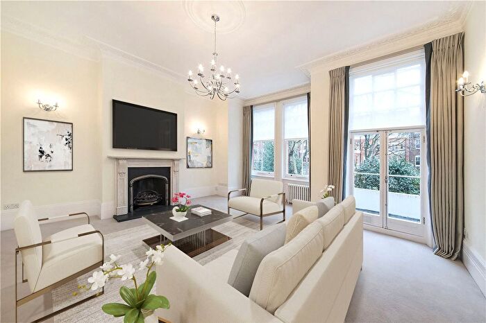 3 Bedroom Flat To Rent In Evelyn Gardens, South Kensington, London, SW7