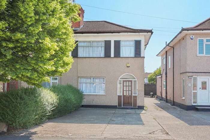 3 Bedroom Semi-Detached House For Sale In Raynton Drive, Hayes, UB4