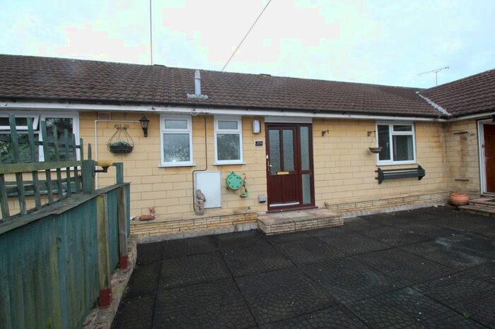 1 Bedroom Flat To Rent In Carnarvon Close, Chippenham, SN14