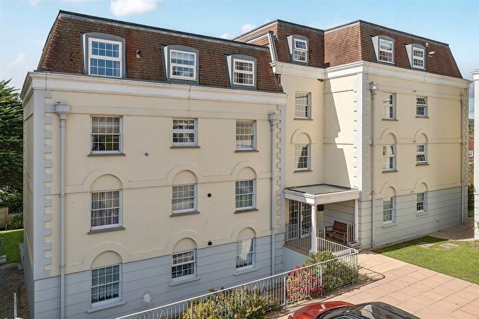 2 Bedroom Flat For Sale In Charmouth Road, Lyme Regis, DT7