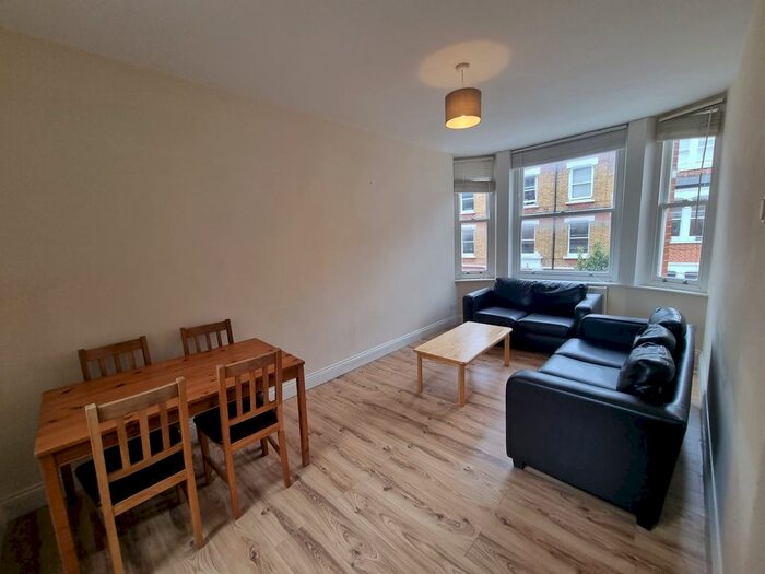 2 Bedroom Flat To Rent In Rushcroft Road, London, SW2