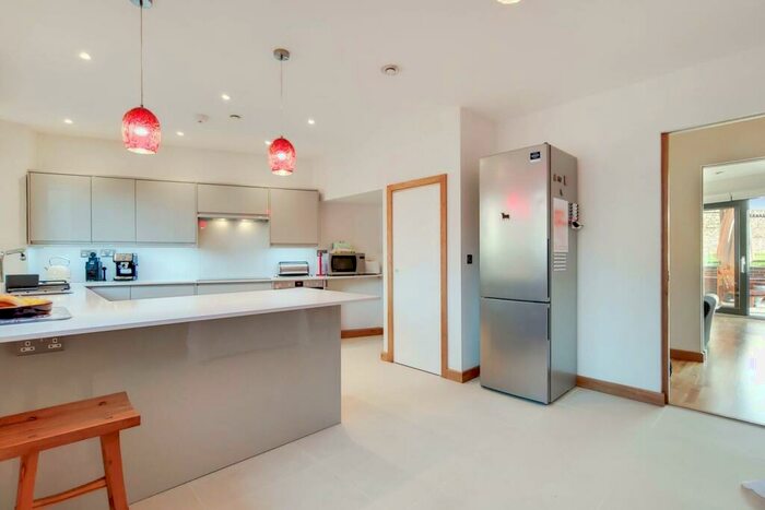 4 Bedroom Semi-Detached House To Rent In Northbrook Road, Ilford, IG1