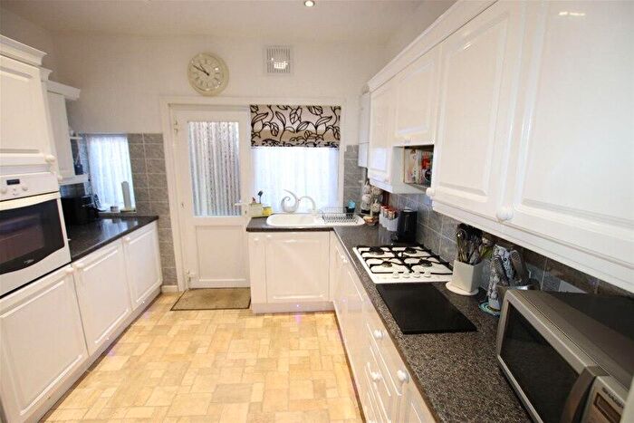 2 Bedroom Detached Bungalow For Sale In Cotswold Road, Clacton On Sea, CO15