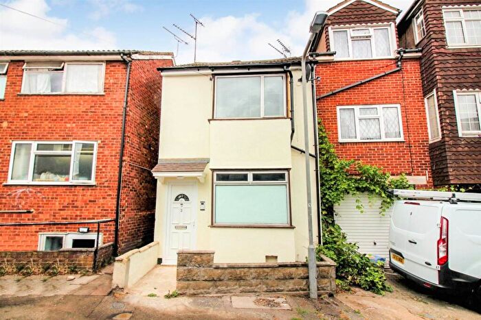 Flat To Rent In First Floor Flat, St. Johns Street, HP20