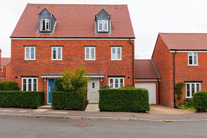 3 Bedroom Semi-Detached House For Sale In Havill Crescent, Bloxham, OX15