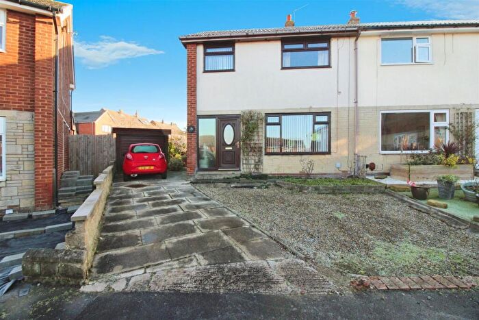 3 Bedroom Semi-Detached House For Sale In Lyndon Avenue, Garforth Leeds, LS25