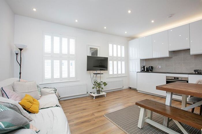 2 Bedroom Flat For Sale In Kirkwood Road, Nunhead, SE15