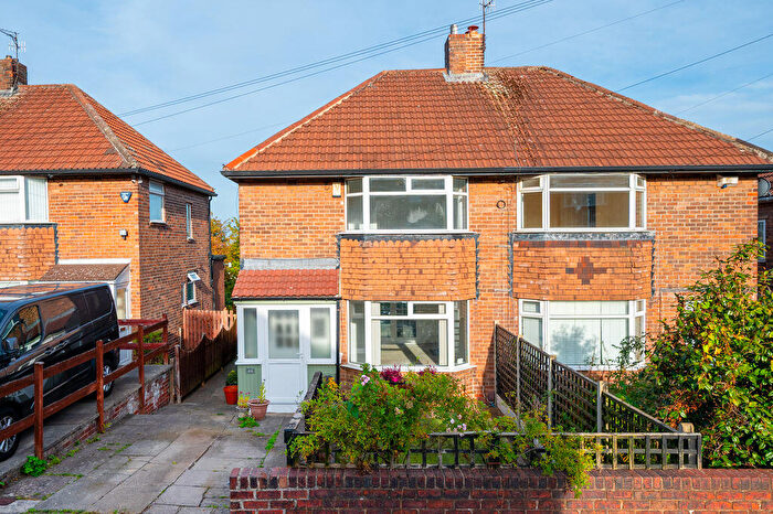 3 Bedroom Semi-Detached House For Sale In Batworth Drive, Sheffield, S5
