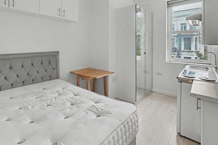 Studio To Rent In Warwick Road, London, SW5