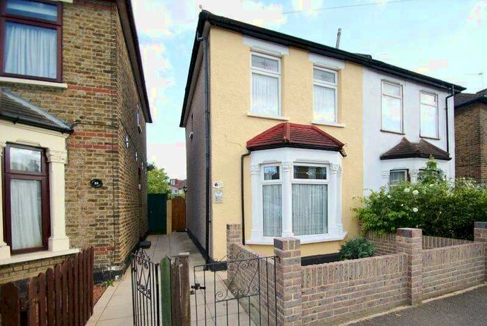 3 Bedroom End Of Terrace House To Rent In Honiton Road, Romford, RM7