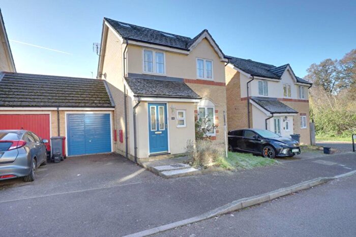 4 Bedroom Link Detached House For Sale In Blaenant, Reading, RG4
