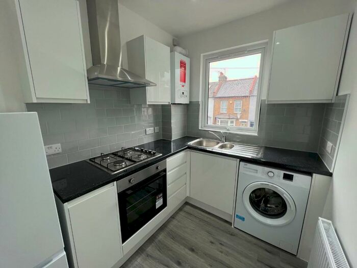 1 Bedroom Flat To Rent In Frognal Avenue, Harrow, HA1