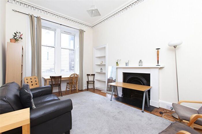 3 Bedroom Flat To Rent In Teviot Place, Edinburgh, EH1