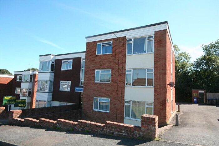 2 Bedroom Apartment To Rent In Grove Road, Burgess Hill, West Sussex, RH15