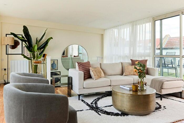 2 Bedroom Flat To Rent In Brick Lane, London, E1