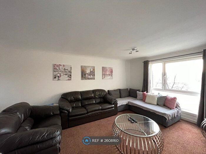3 Bedroom Flat To Rent In Tollcross Road, Glasgow, G32