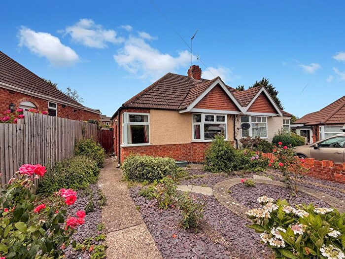 2 Bedroom Semi-Detached Bungalow For Sale In Parkfield Crescent, Delapre, NN4