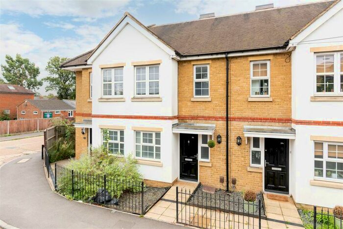 3 Bedroom House To Rent In Burwood Road, Hersham, Walton-On-Thames, KT12