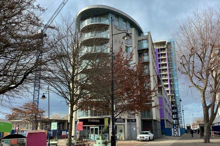 2 Bedroom Flat To Rent In - North Street, Romford, RM1