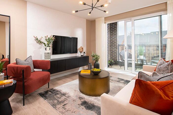 2 Bedroom Apartment For Sale In Dee Road, Tilehurst, Reading, RG30