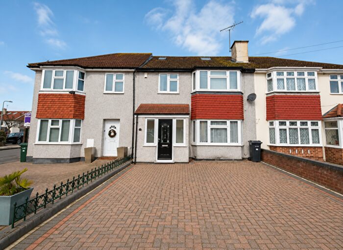 4 Bedroom Terraced House For Sale In Yeomen Way, Hainault, Ilford, Redbridge, IG6