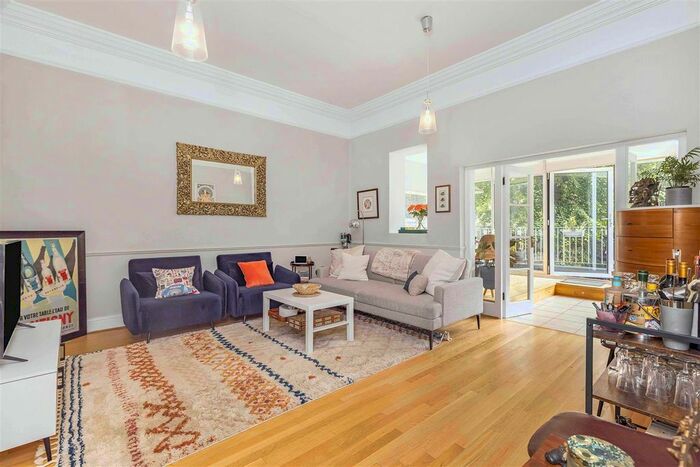 3 Bedroom Flat To Rent In Haverstock Hill, London, NW3