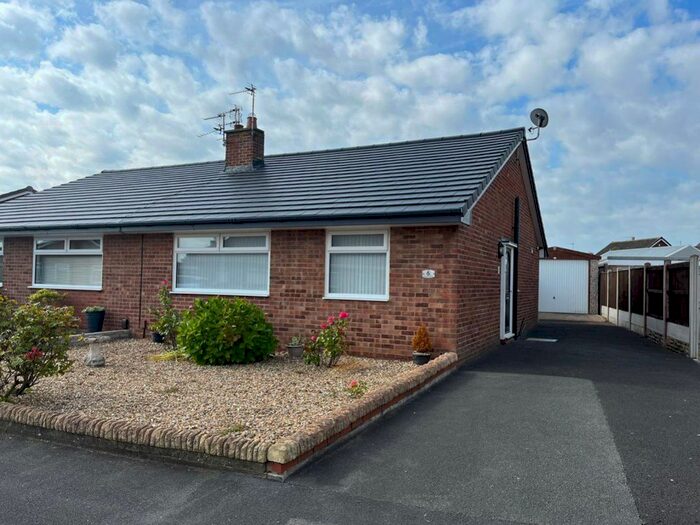 2 Bedroom Bungalow To Rent In Glenfield Avenue, Blackpool, Lancashire, FY2