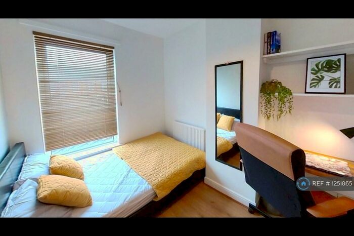 4 Bedroom House To Rent In Hood Street, Lincoln, Lincoln, LN5