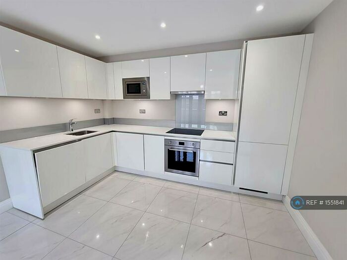 1 Bedroom Flat To Rent In Gordon Road, High Wycombe, HP13