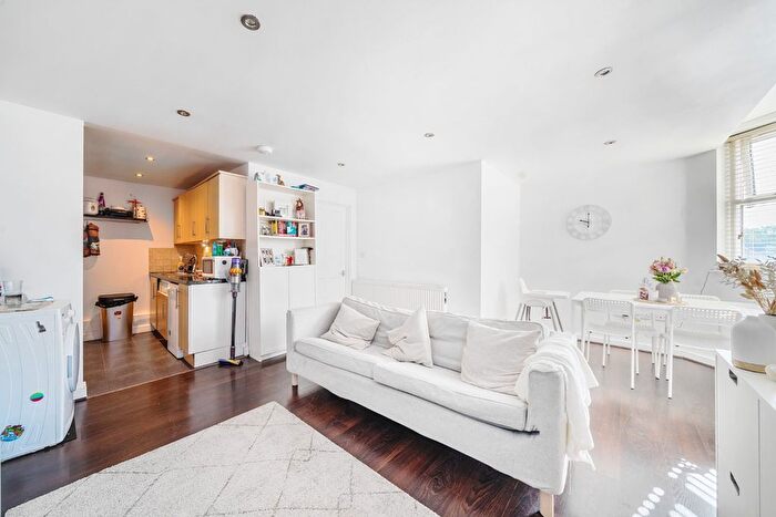 3 Bedroom Flat For Sale In Sunnyhill Road, Streatham, London, SW16