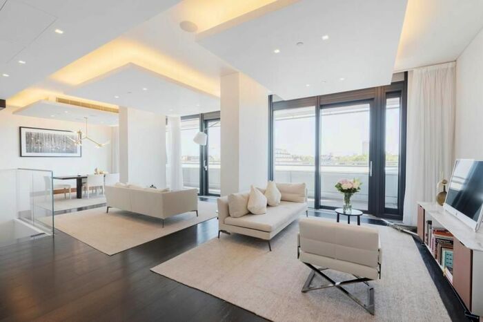 3 Bedroom Flat To Rent In North Row, Mayfair, W1K