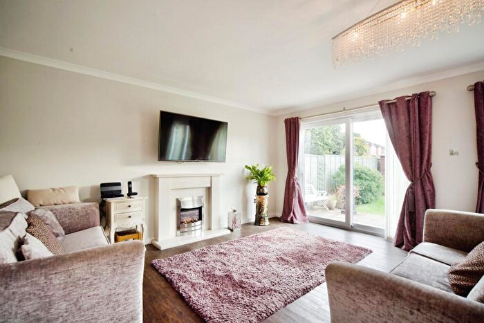 4 Bedroom Detached House For Sale In Bearwood Close, Potters Bar, Hertfordshire, EN6