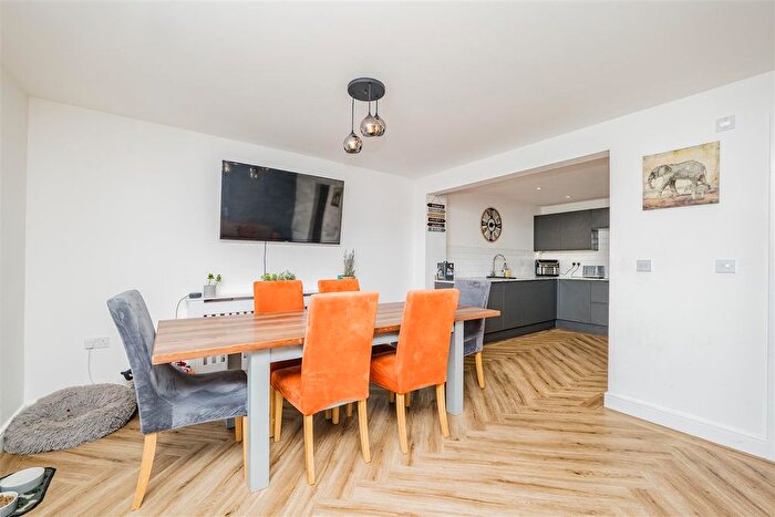 4 Bedroom End Terrace House For Sale In Ffordd Pentre, Barry, CF62