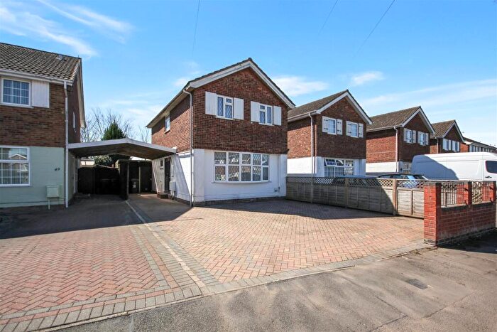 3 Bedroom Detached House For Sale In Dingle Road, Rushden, NN10