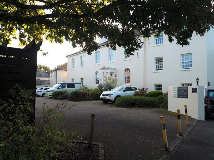 2 Bedroom Flat To Rent In Purewell, Christchurch, BH23
