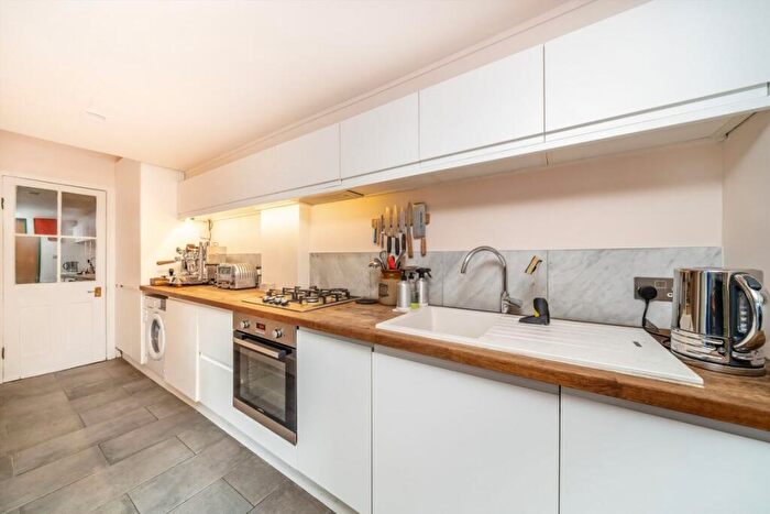 1 Bedroom Flat For Sale In Poole Road, Homerton, E9 - Photo 4