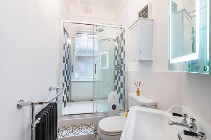 3 Bedroom Flat For Sale In Lechmere Road, Willesden Green, London, NW2