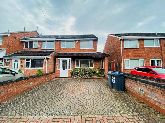 3 Bedroom End Of Terrace House To Rent In Clent View Road, Birmingham, B32