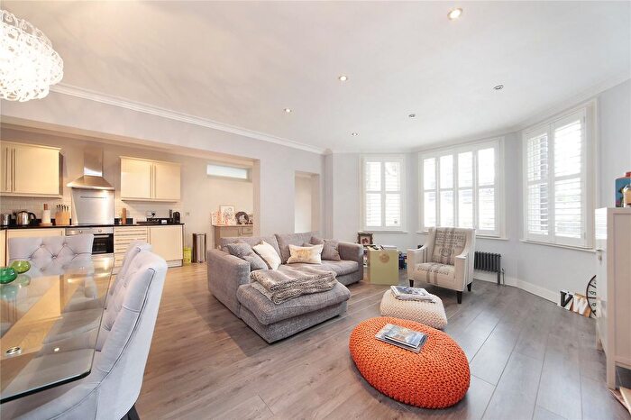 2 Bedroom Flat To Rent In Clapham Common North Side, Clapham, SW4