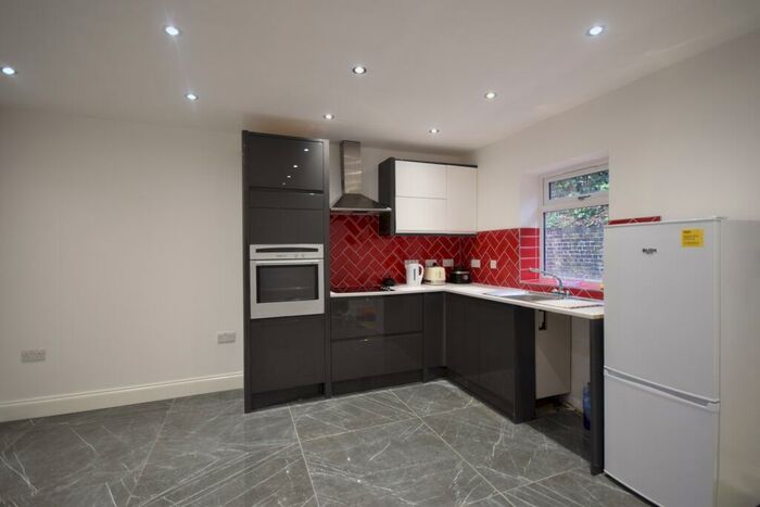 1 Bedroom Bungalow To Rent In Conisborough Crescent, Catford, SE6