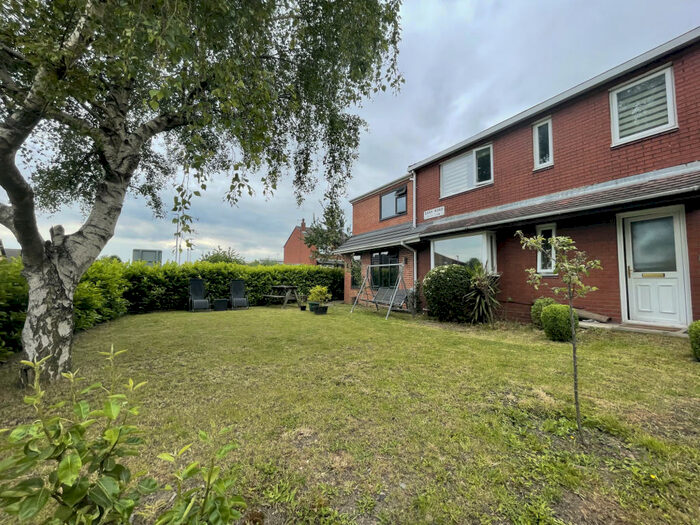 3 Bedroom Semi-Detached House To Rent In Easy Road, Richmond Hill, Leeds, West Yorkshire, LS9