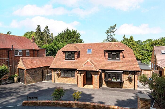 4 Bedroom Detached House For Sale In Cavendish Road, Woking, Surrey, GU22