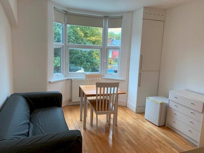 1 Bedroom Flat To Rent In Walm Lane, London, NW2